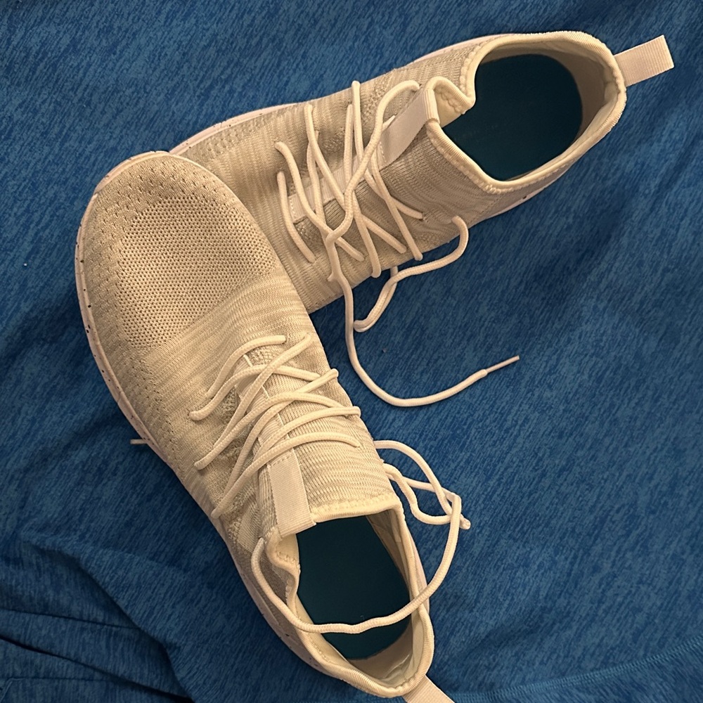 Men’s American eagle Lightweight Knit Lace-Up Sneakers - Cream